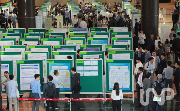 한국원자력학회는 창립 50주년을 맞아 2019년 5월 22일부터 24일까지 제주국제컨베션센터(ICC)에서 열린 '2019년 춘계학술대회'에는 국내외 원자력분야 산학연관 관계자 1600여명이 참석했다. ⓒ인사이트N파워 DB