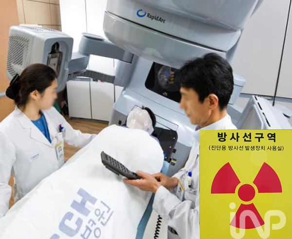 (※본 이미지는 기사와 무관함) 의료기관에서 방사선 발생장치를 활용해 진료를 수행하는 모습 ⓒ인사이트N파워 DB